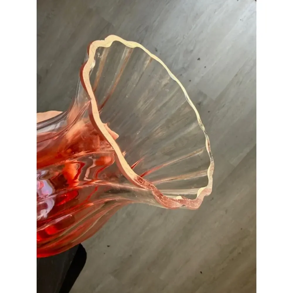 Vintage Mid Century Amberina Glass Swirl Vase 9